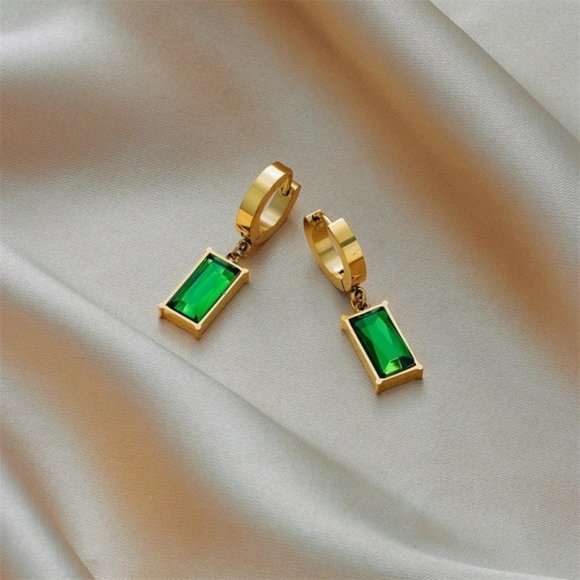 18k Gold Plated Square Emerald Green Crystal Drop Earrings - Picture 4 of 10